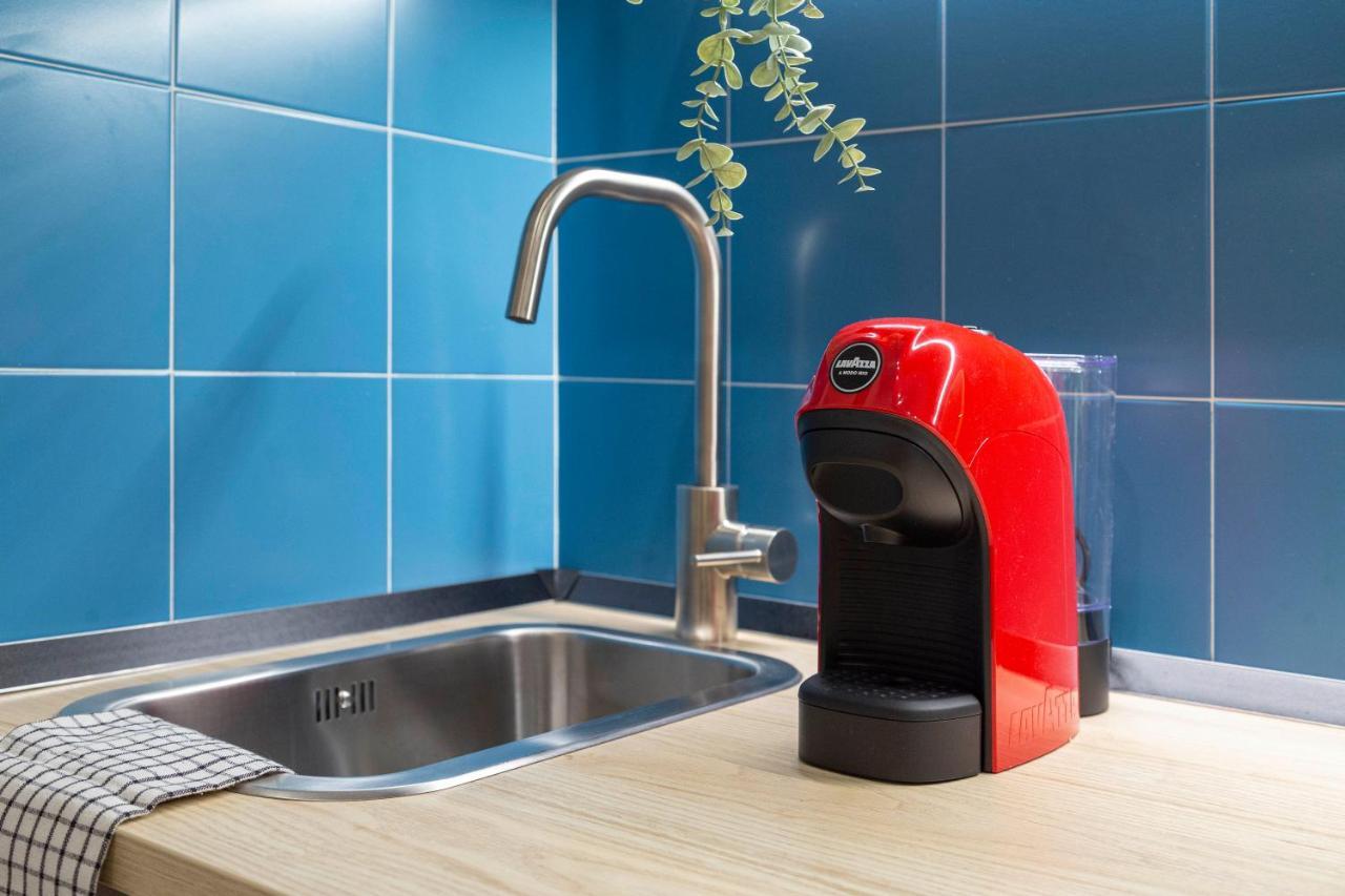 Cool And Stylish City Apartment - Wifi トリエステ エクステリア 写真