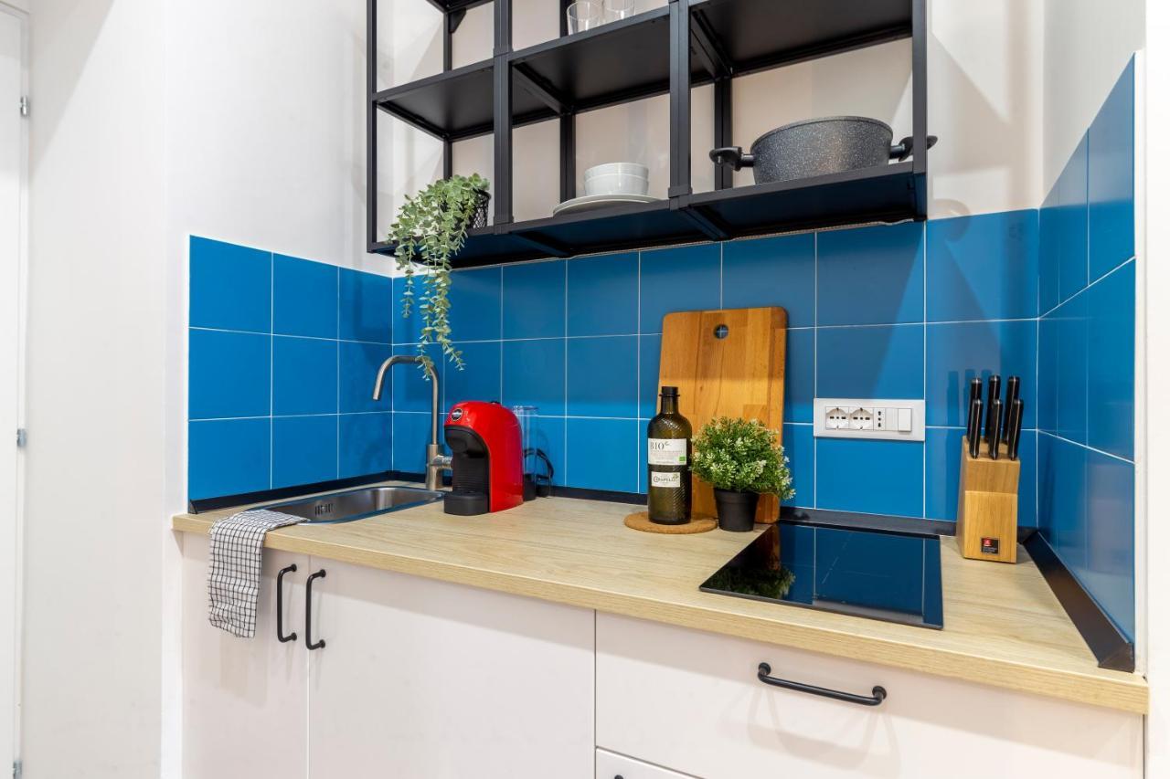 Cool And Stylish City Apartment - Wifi トリエステ エクステリア 写真