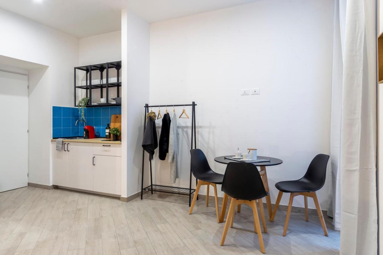 Cool And Stylish City Apartment - Wifi トリエステ エクステリア 写真
