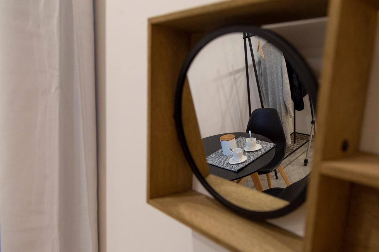 Cool And Stylish City Apartment - Wifi トリエステ エクステリア 写真