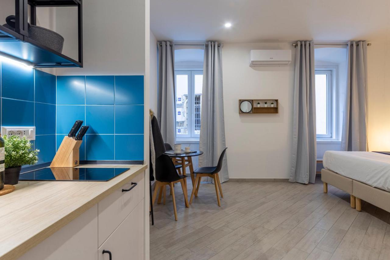 Cool And Stylish City Apartment - Wifi トリエステ エクステリア 写真